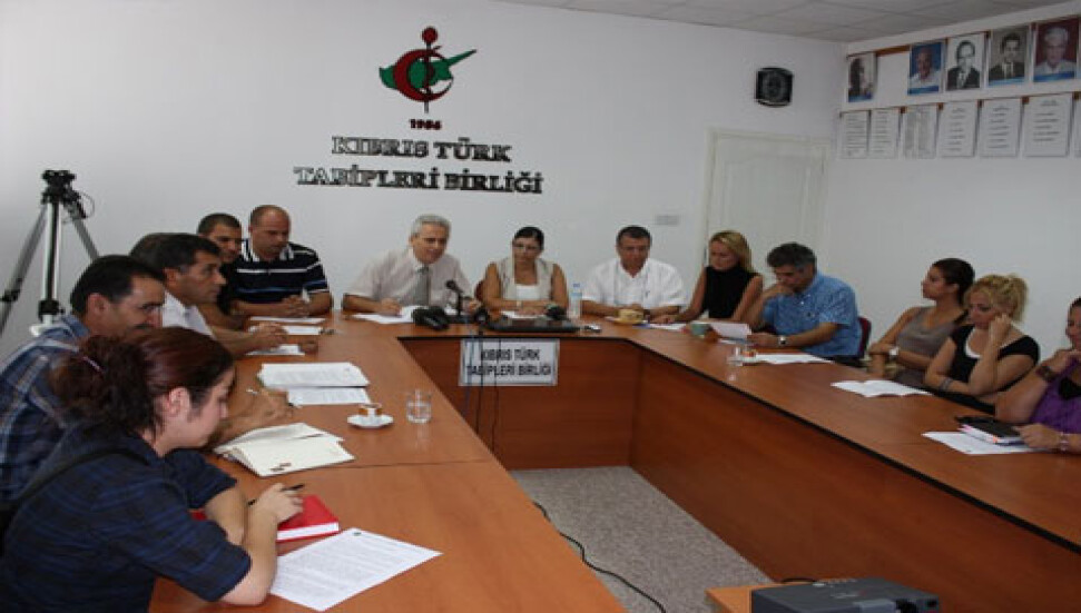 Dönmezer: "Rüzgara göre yön değiştiren bir yapı istemiyoruz"