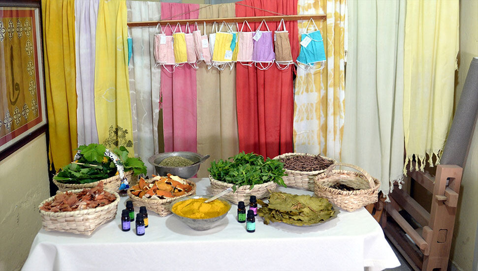 Tokat'ta nefes açıcı bitkiler kullanılarak maske üretildi