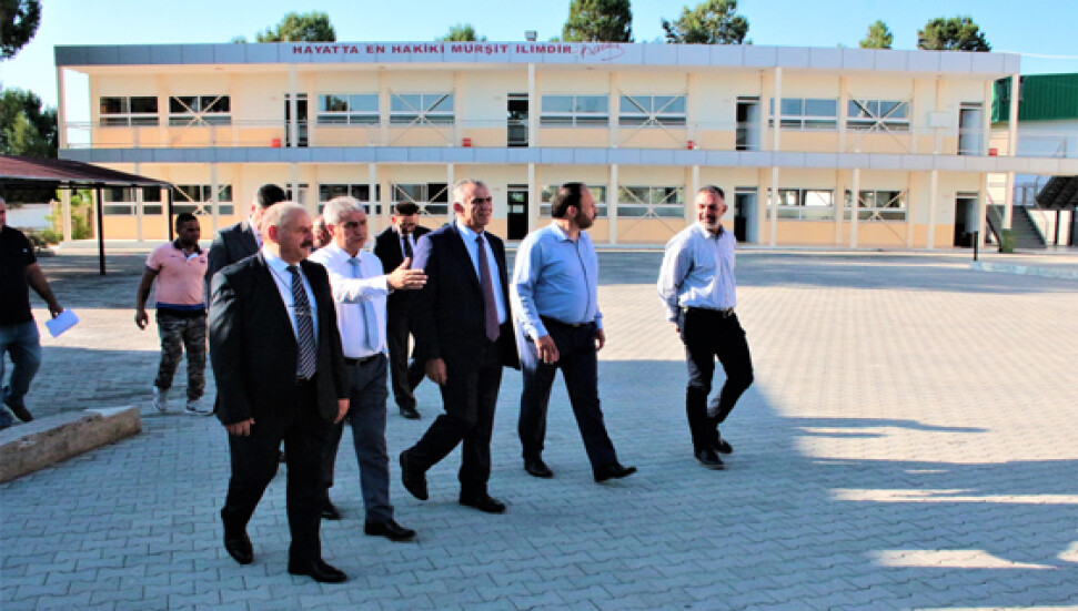 Çavuşoğlu, Bekirpaşa Lisesi'nde duyurdu: "Kolej bölümü seneye yeni binasında eğitim verecek"