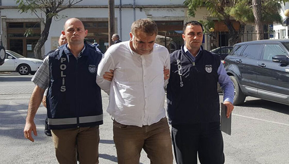 Ensest ilişki planı kuran sapık 'baba' ülkeye gelir gelmez tutuklandı