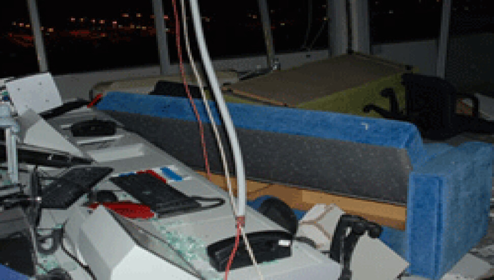 Dolu ve hortum, Ercan Hava Kontrol Kulesi'nin camlarını kırdı