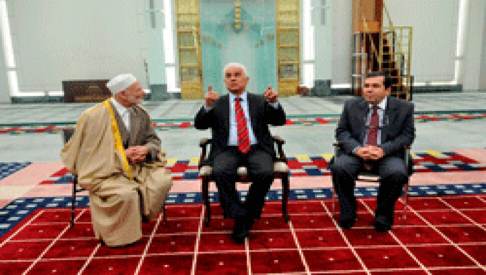 Cumhurbaşkanı Derviş Eroğlu, İslam Kültür Merkezi'ni ziyaret etti