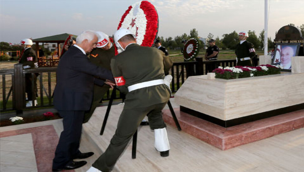 Kurucu Cumhurbaşkanı Rauf R. Denktaş'ın anıt mezarında tören düzenlendi