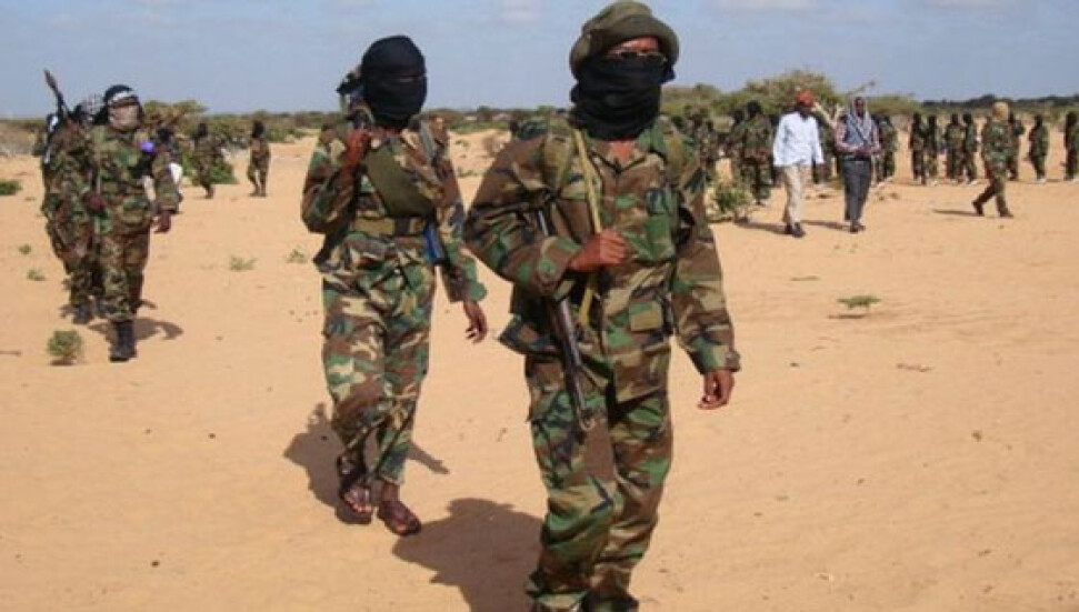 Eş Şebab '11 kocası olmakla' suçladığı kadını taşlayarak öldürdü