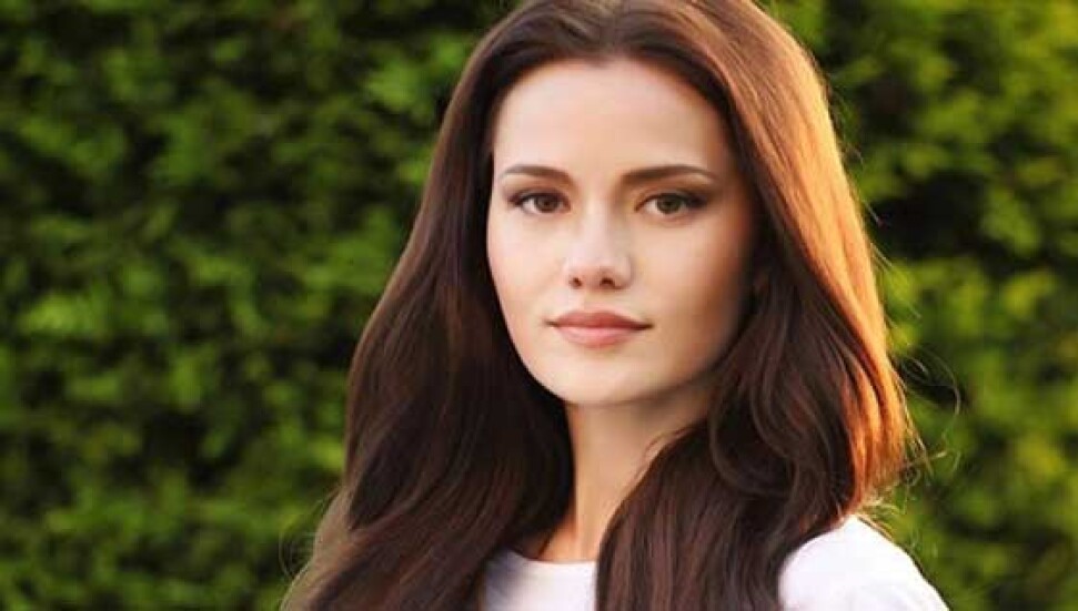 Fahriye Evcen yeni anlaşmasından 500 bin dolar alacak