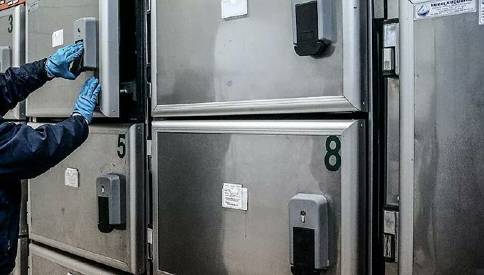 Güney Kıbrıs'ta bir aile iki ay aradıkları babalarını Larnaka Genel Hastanesi morgunda buldular
