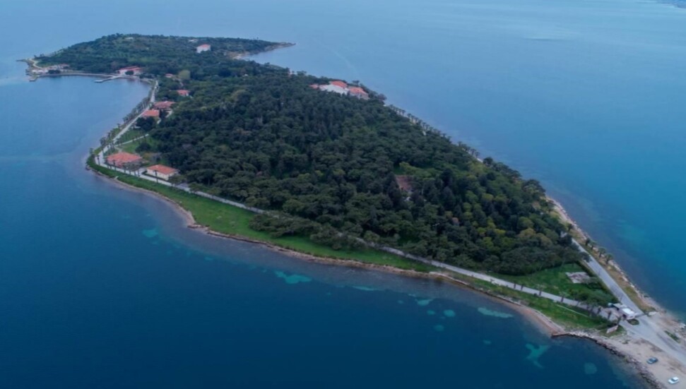 Dünyada tescilli üç karantina adasından biri olan Urla Karantina Adası'nda restorasyon