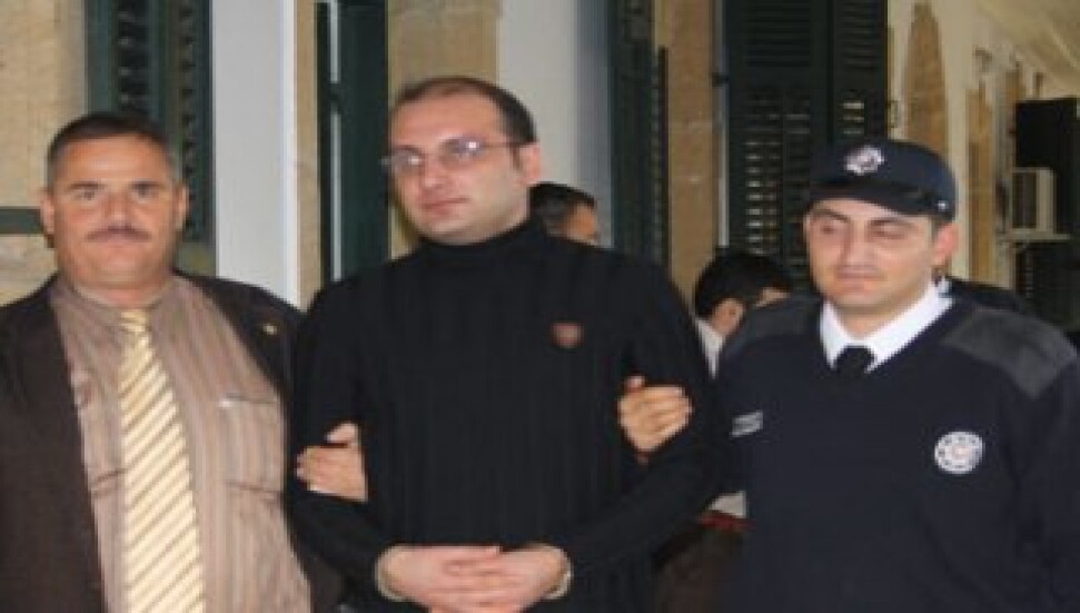 Oğlunun öldüğünü televizyonda duydu