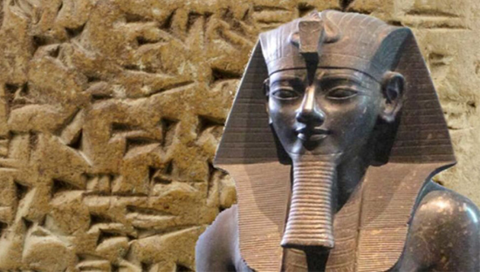 Firavun Akhenaton'un heykeli yeni Büyük Mısır Müzesi'ne taşındı