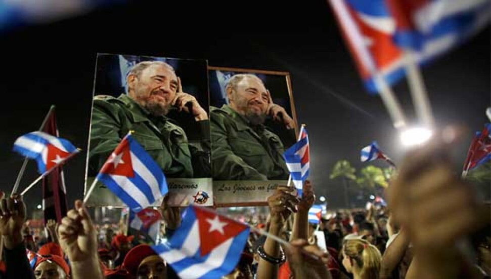 Raul Castro: "Sokaklara, anıtlara Fidel adının verilmesini yasaklayacağız"