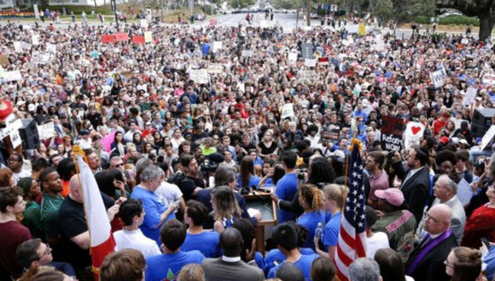 Florida'da okulda katliam yapan saldırganı durdurmayan polis istifa etti