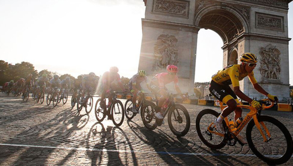 Fransa Bisiklet Turu'nun en genç şampiyonu Bernal oldu