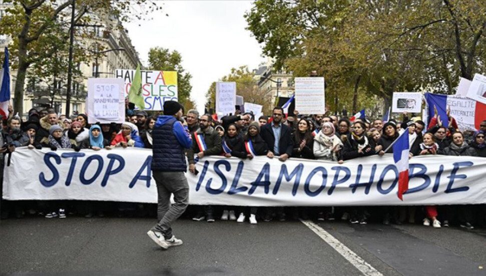 Fransa'da İslam karşıtı açıklamalar ve saldırılar protesto edildi