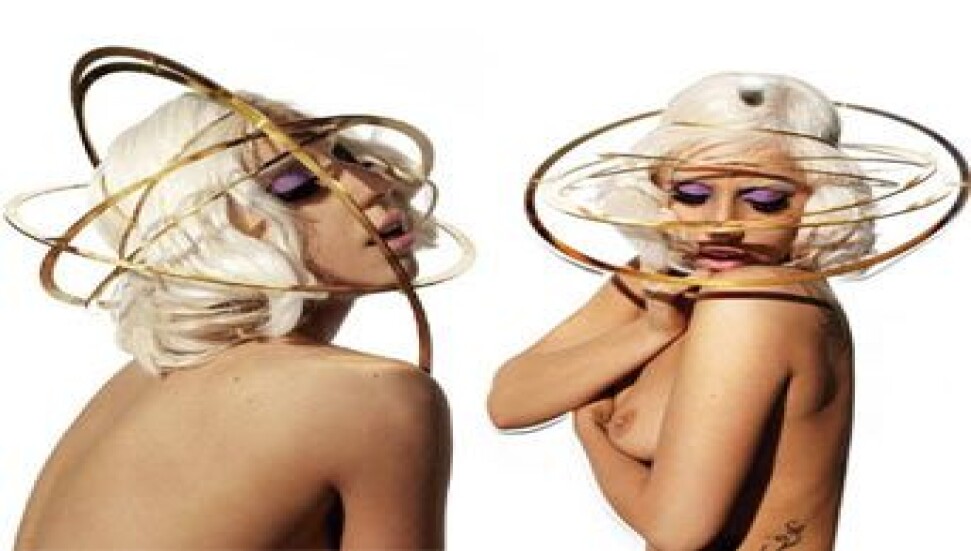 Lady Gaga yine çıplak  