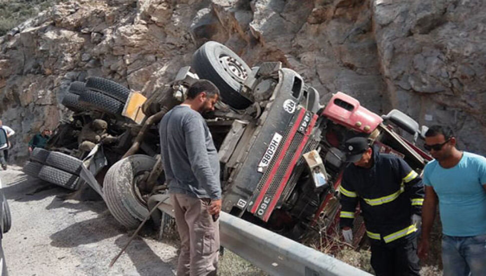 Girne - Değirmenlik anayolunda feci kaza! 3 yaralı!