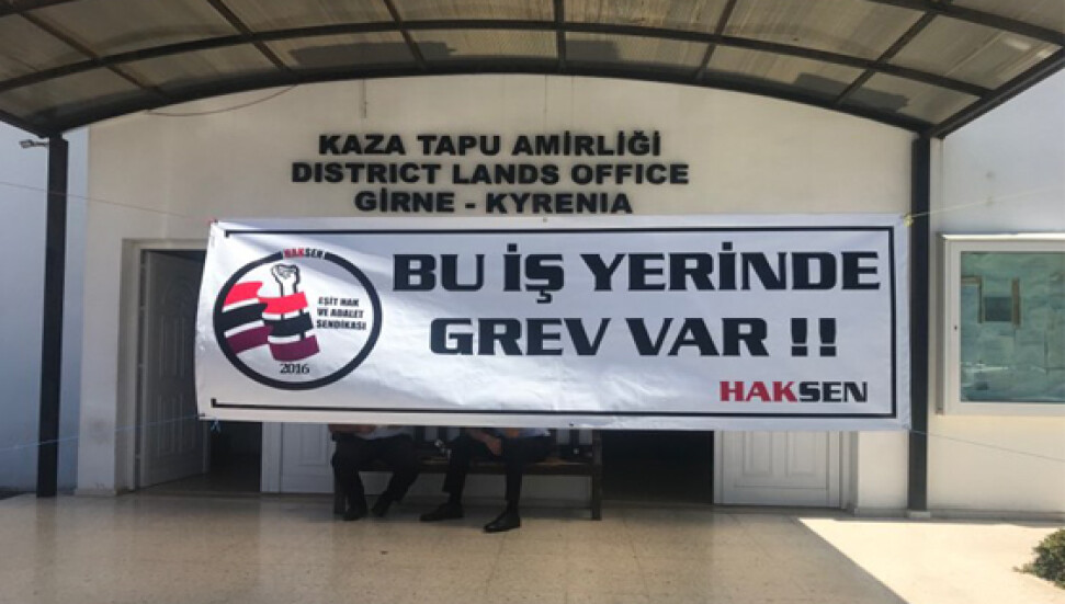 Girne Tapu Dairesi çalışanları iş bıraktı: "Arkadaşlarımız suçsuz, haksızlığa uğradılar"