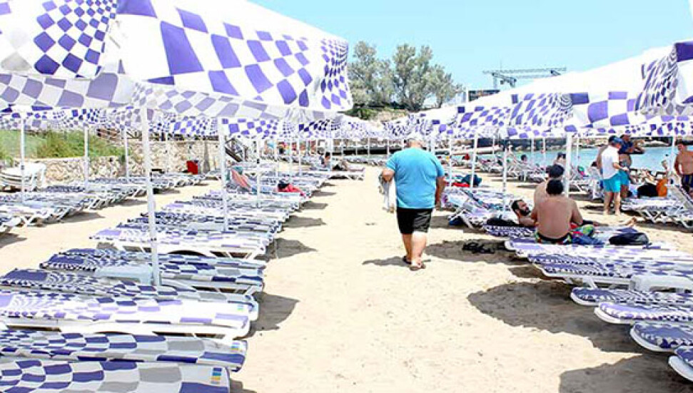 Lağım korkusu plajları vurdu