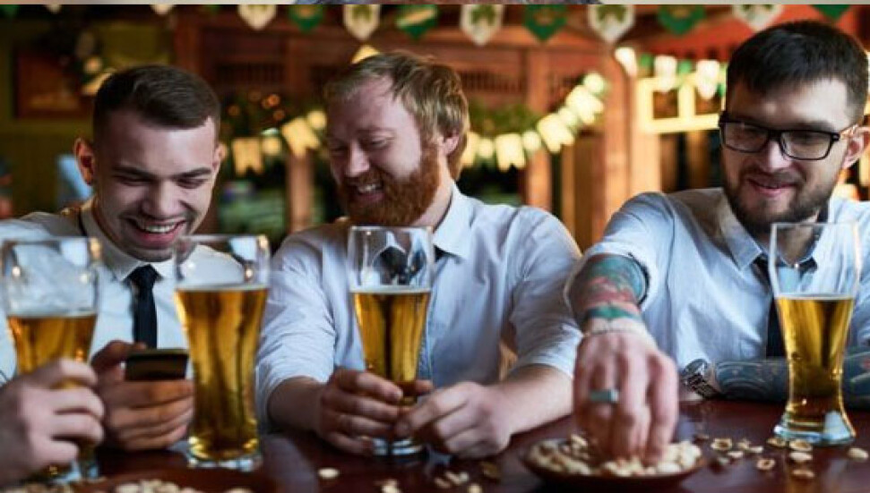 Günde bir kadeh alkollü içki 'ömrü kısaltıyor'