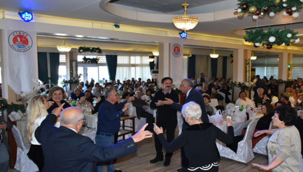 Girne Belediyesi İkinci Bahar üyeleri, yeni yıl yemeğinde biraraya geldi