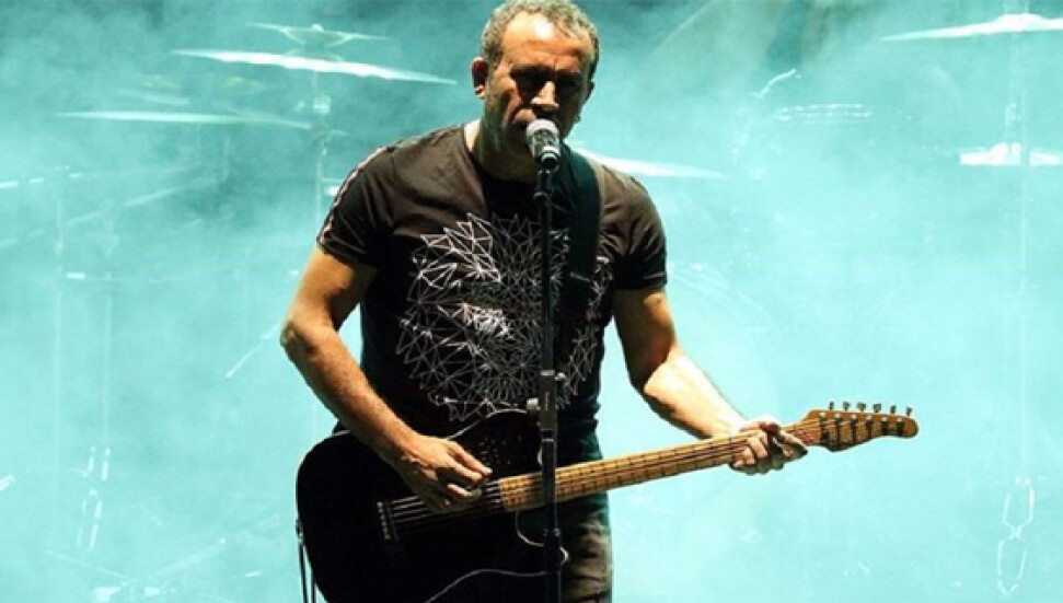 Haluk Levent, konser gelirini Yeni Zelanda'da hayatını kaybedenlerin ailelerine bağışladı