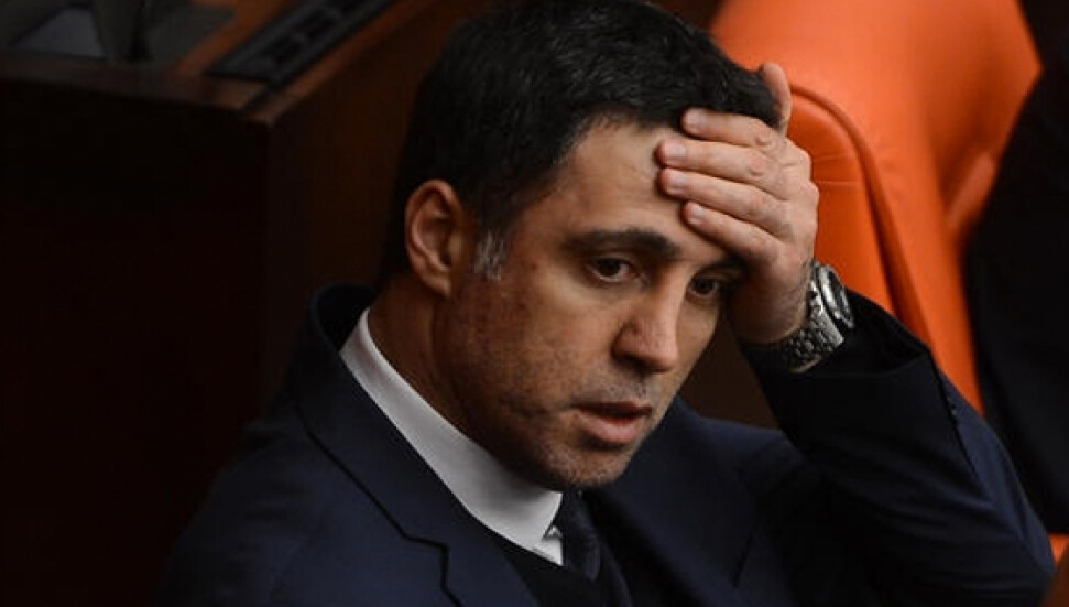 FETÖ'den yakalama kararı bulunan Hakan Şükür Kaliforniya'da köfteci açtı