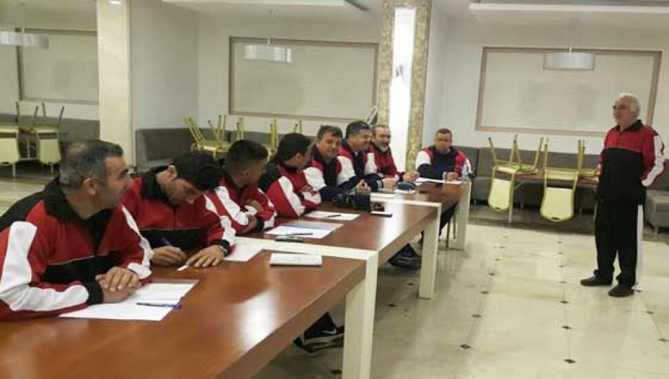 Güreş hakemlerimiz Trabzon’da bilgi tazeledi
