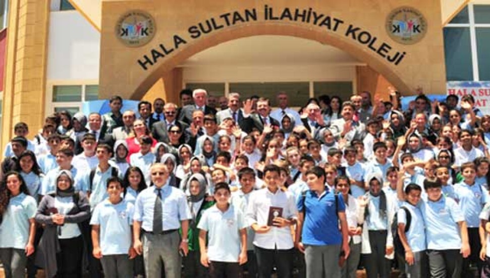Hala Sultan İlahiyat Koleji mezunlarından üniversiteye yerleşme başarısı