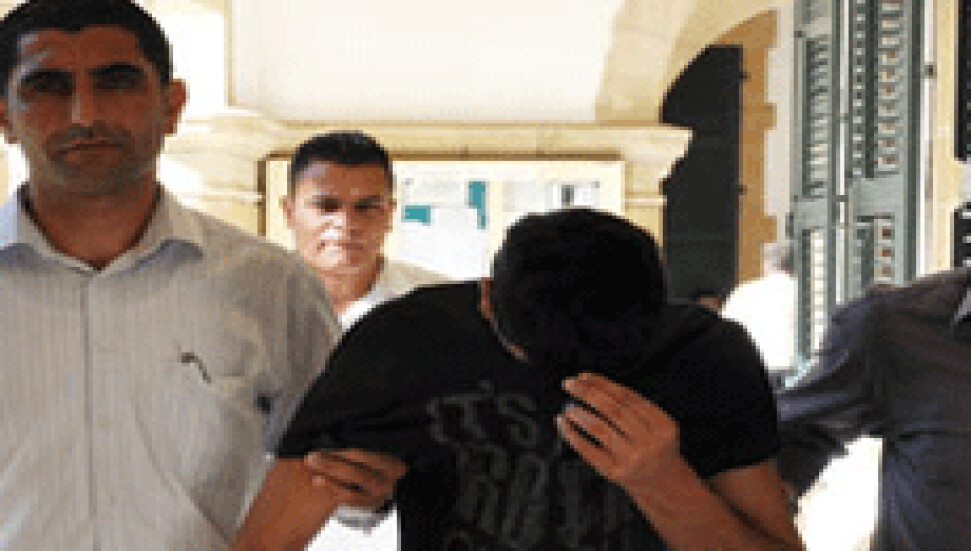 Okul önünde haraç eksikti, o da oldu!