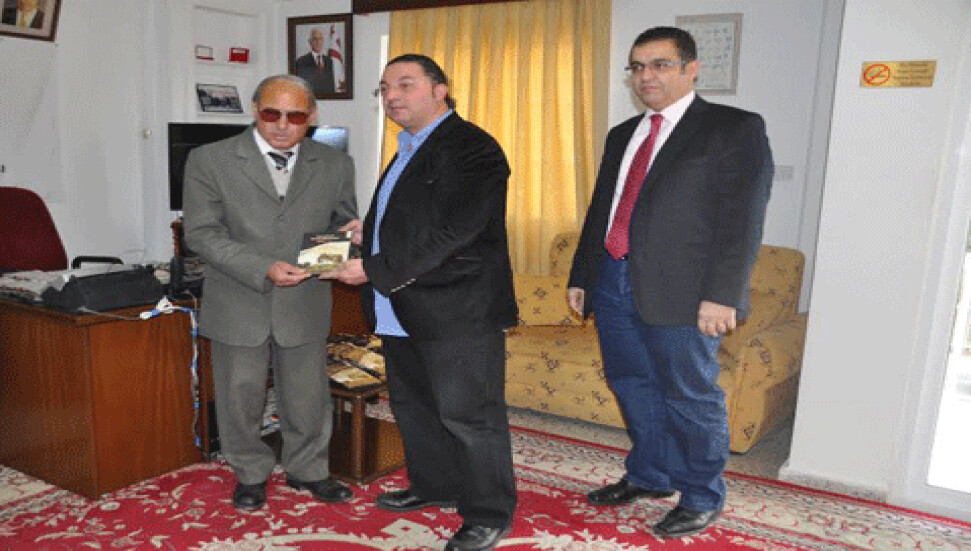 Telsim ve Hasan Çakmak'tan Görmezler Derneği'ne sesli kitap bağışı 