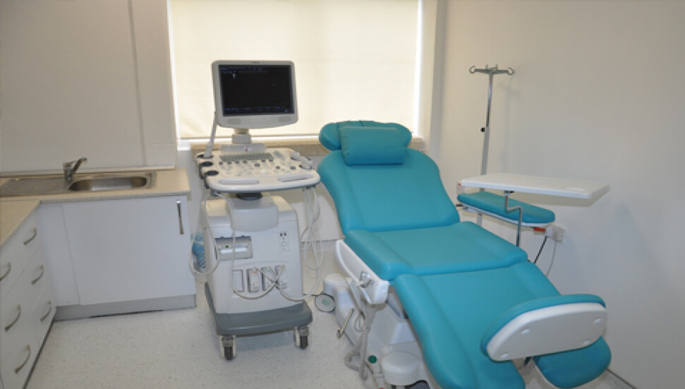 Gülle, Dr. Burhan Nalbantoğlu Devlet Hastanesi Girişimsel Radyoloji Odasında incelemelerde bulundu