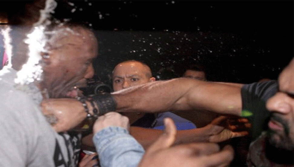KKTC şortuyla maçlara çıkan boksör David Haye, basın toplantısında yumrukladı!