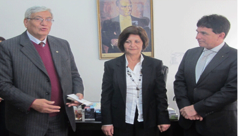 "Yakın zamanda, Sağlık Bakanlığı'na ambulans bağışında bulunacağız"