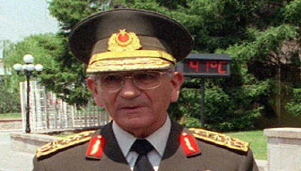 Seken kurşun mercek altında