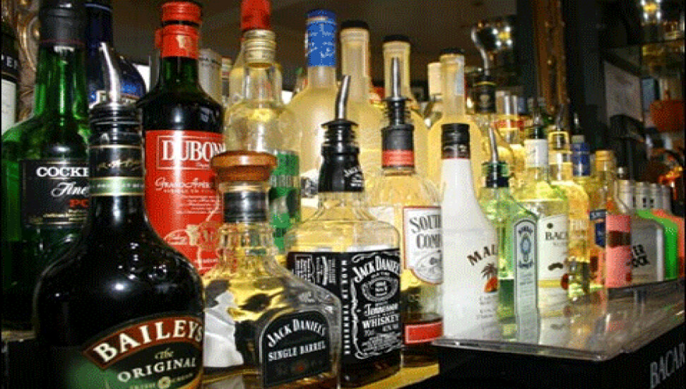 Güney Kıbrıs'ta mafya içki satıcılarının peşinde