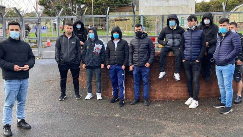 İngiltere İçişleri sığınmacıları ‘karantina kurallarını ihlal ederek Londra’ya nakletti’