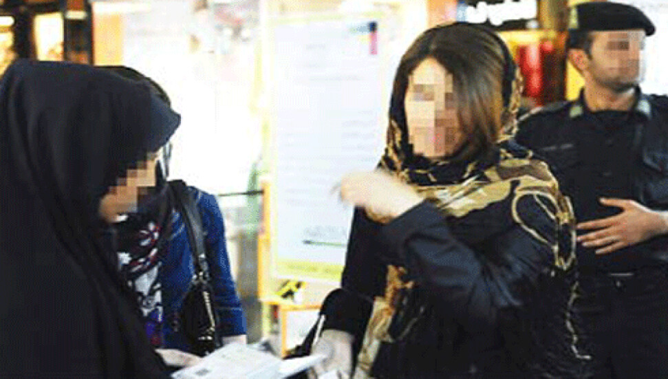 İran'da kadınlara giyim kuşam baskını