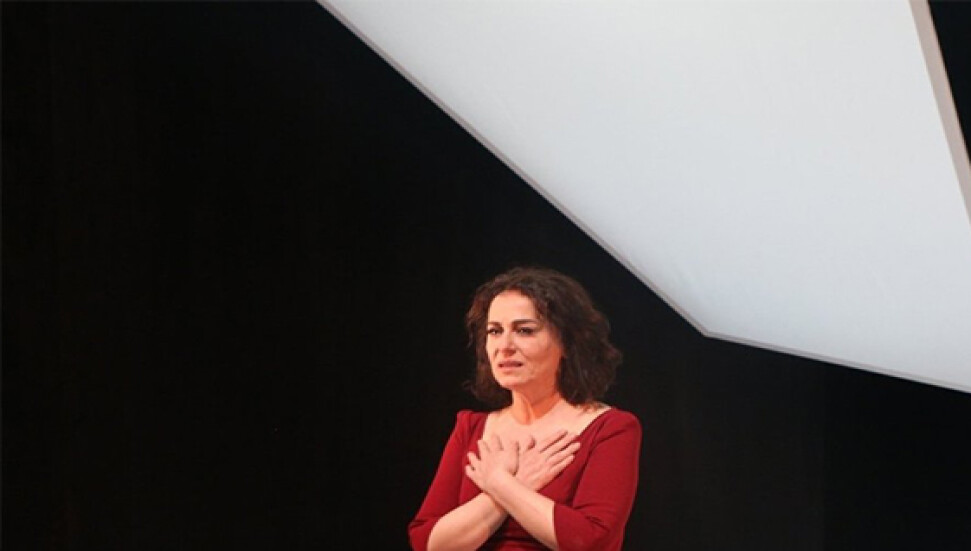 İranlı şair Füruğ Ferruhzad'ın hayatı sahneye taşındı