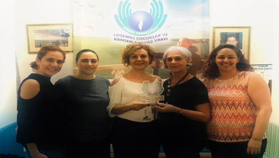 İş Kadınları Derneği'nden Kemal Saraçoğlu Vakfı'na anlamlı bağış