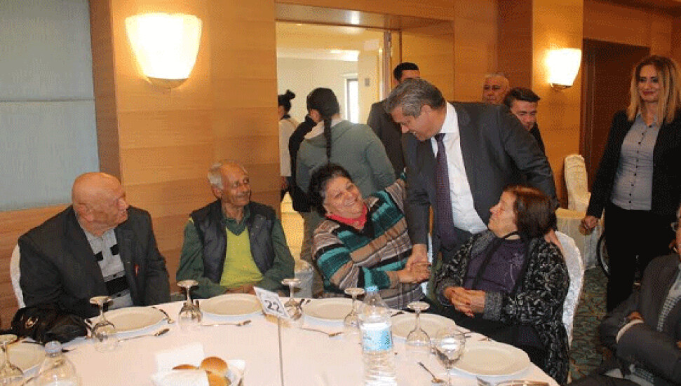 İkinci Bahar Yaşam Kulübü üyeleri, öğle yemeğinde bir araya geldi