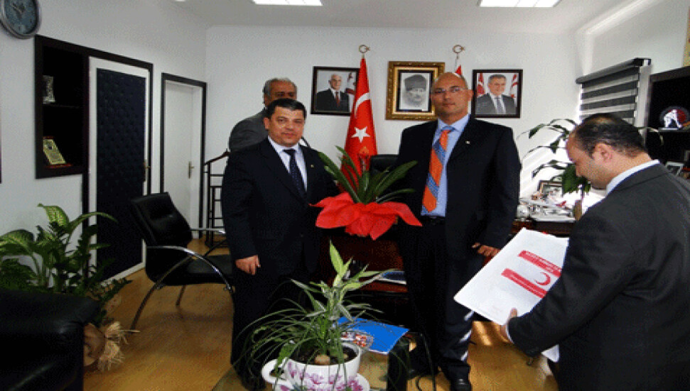 Dürüst, İskele Kültür Sanat ve Kızılay derneklerini kabul etti