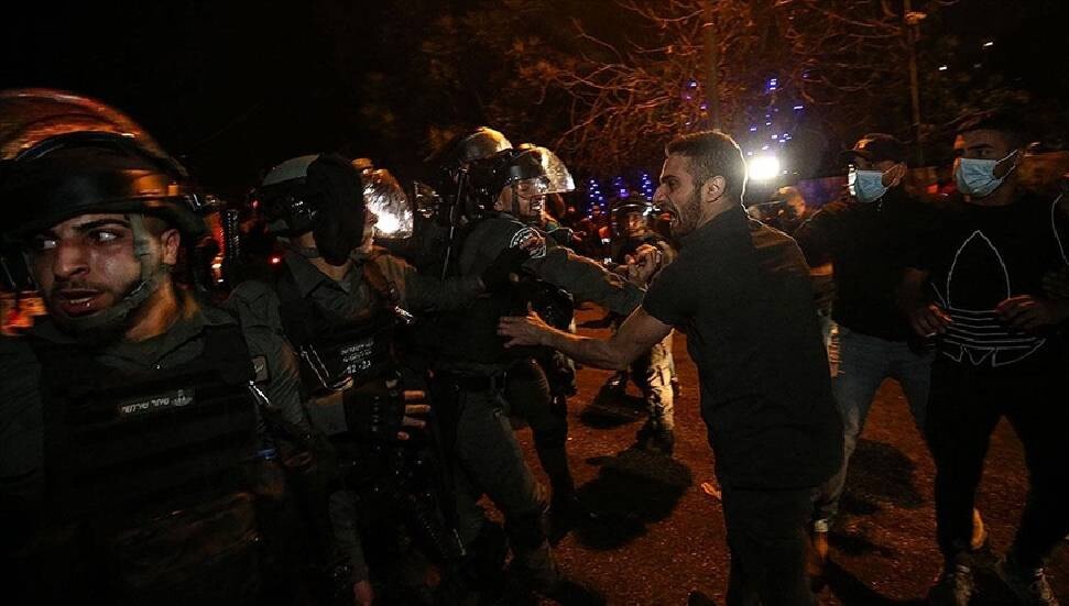İsrail polisi, Kadir Gecesi öncesi yüzlerce Filistinlinin Kudüs’e ulaşmasını engelledi