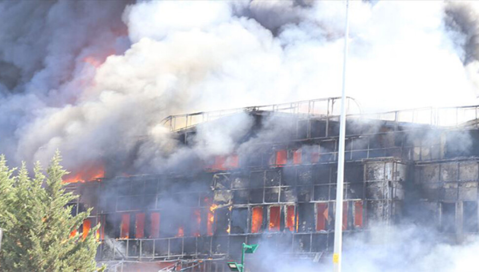 İstanbul'daki fabrika yangınında patlama: 2 kişi yaralandı