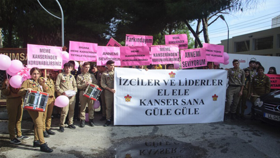İzcilerden meme kanseri farkındalık yürüyüşü