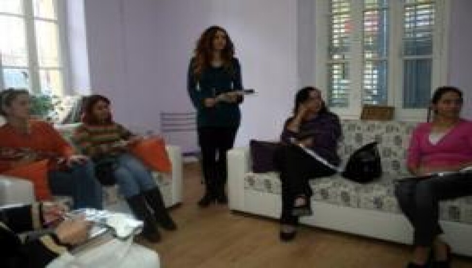 LTB'den Lefkoşa Anneler Merkezi'ndeki kadın ve çalışanlara çiçek