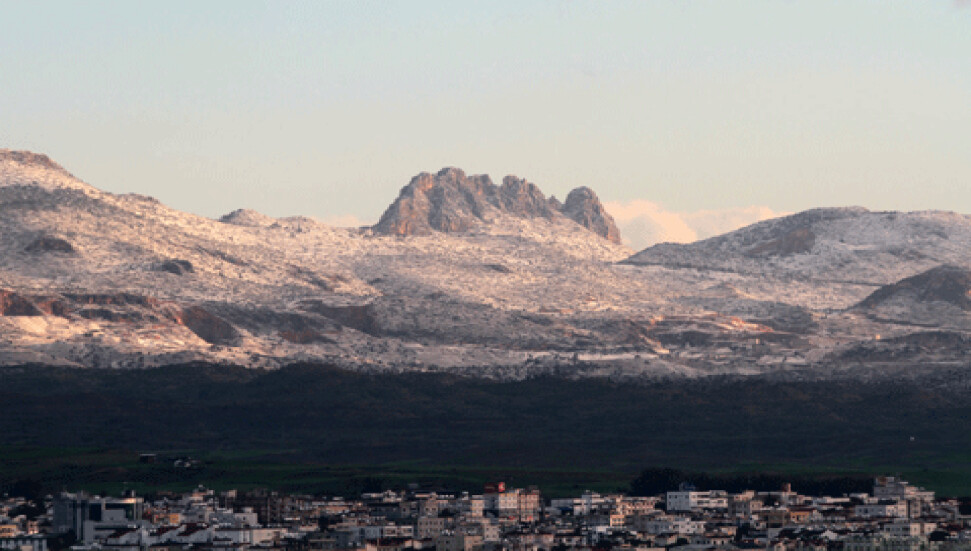 Kuzey Kıbrıs "kar"a uyandı, yağış öğleye kadar sürecek...