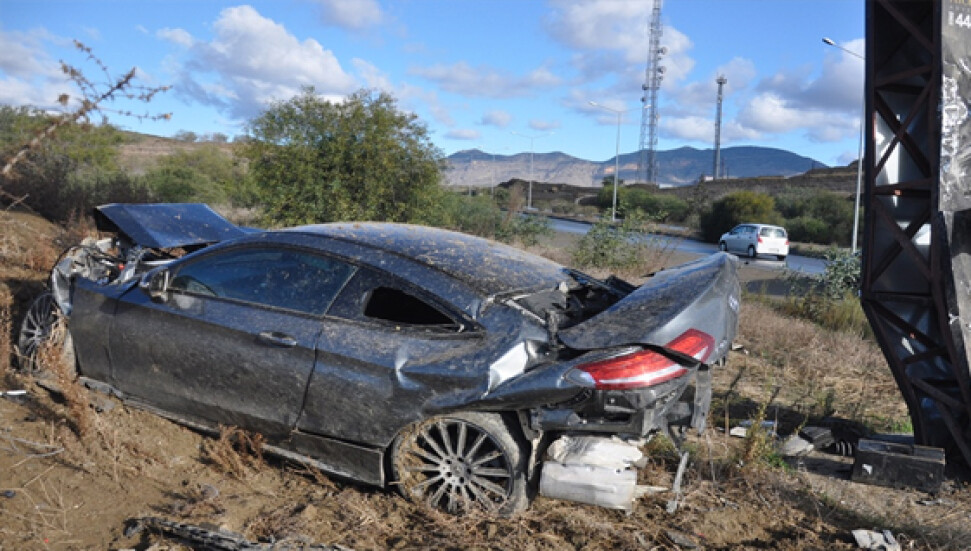 Lefkoşa- Girne anayolunda kaza... 26 yaşındaki Erim Tandoğdu yaralandı