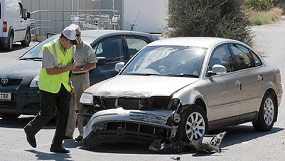 Motorlu polise çarptı, çok üzüldü...
