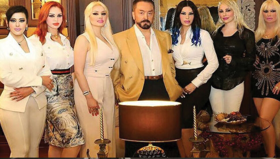 Kedicikler paraları 'yastık altı' yapmışlar!