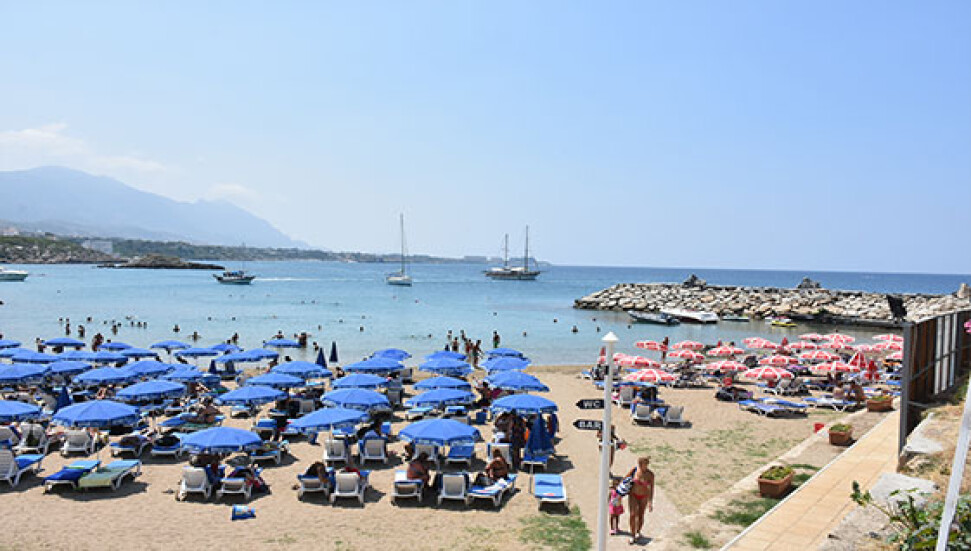 Kervansaray ve Karaoğlanoğlu plajlarının deniz suyu tahlilleri temiz çıktı