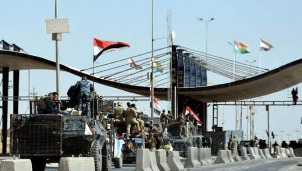 Iraklı güçler Kerkük Valiliği'ndeki Kürt bayrağını indirdi